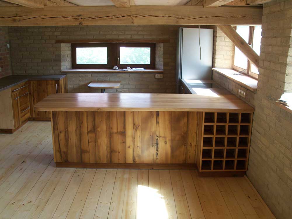  Altholz Massivholzküche passend zum Wohnobjekt 
