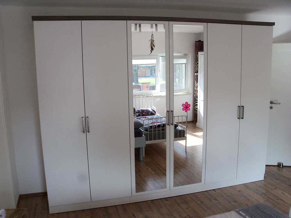  Kleiderschrank mit verspiegelten Fronten 