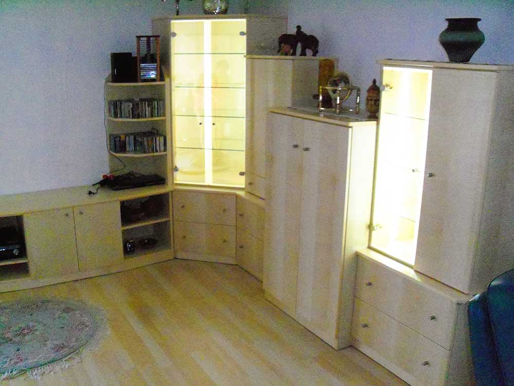 Beleuchtete Wohnzimmermöbel mit Vitrinen 
