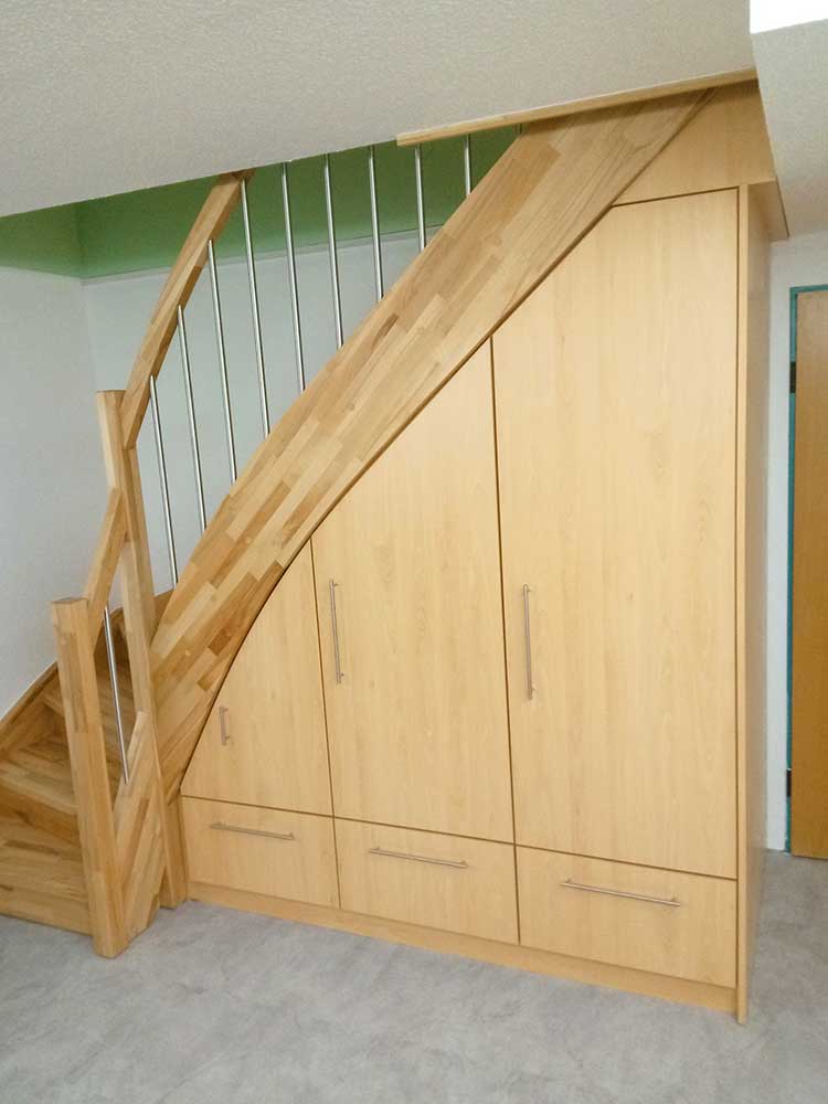  individuelle Einbaulösungen für Treppenschränke 