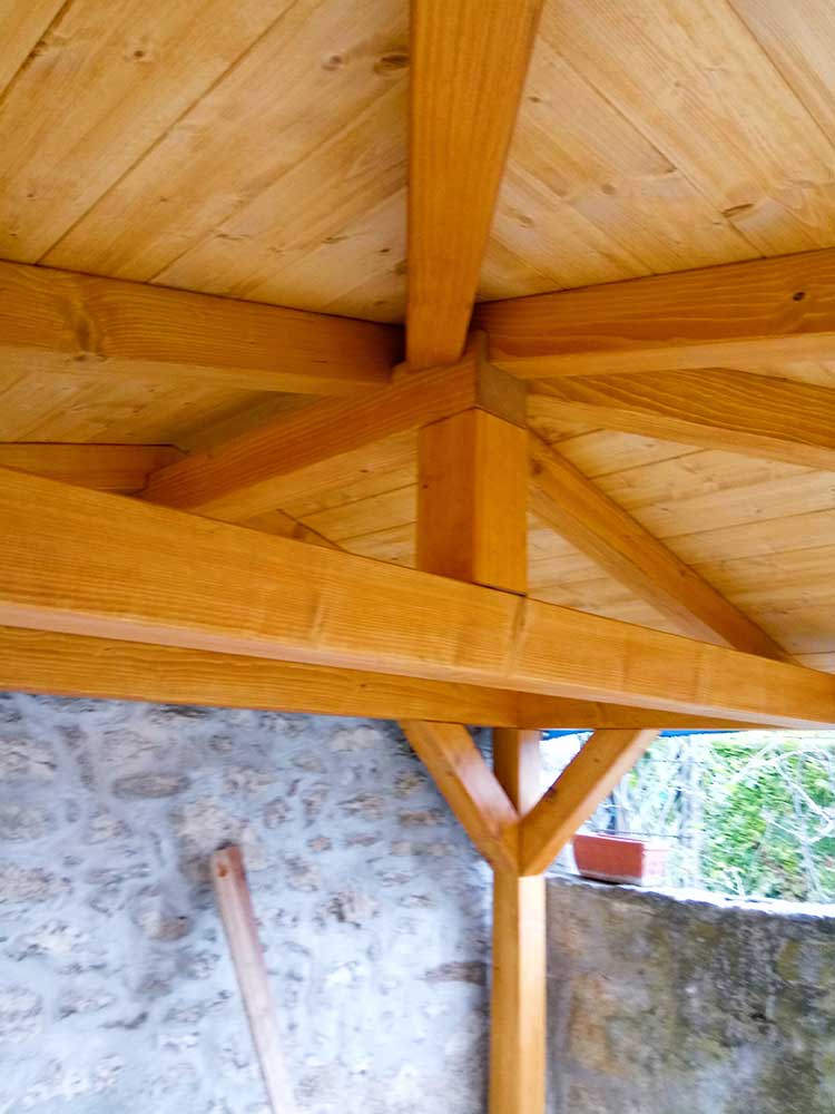  Vordächer und Überdachungen in unterschiedlichen Ausführungen 