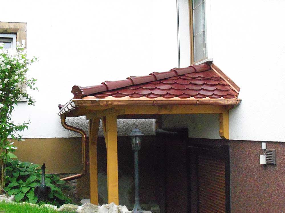  Vordächer und Überdachungen in unterschiedlichen Ausführungen 